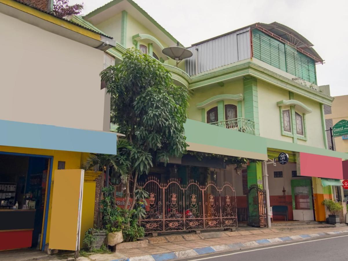 Oyo Life 3103 Opo Homestay & Kost Malang Eksteriør billede