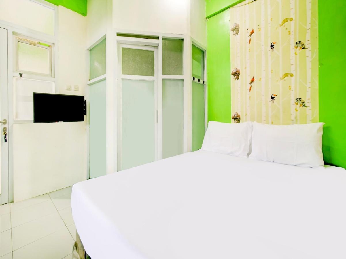 Oyo Life 3103 Opo Homestay & Kost Malang Eksteriør billede
