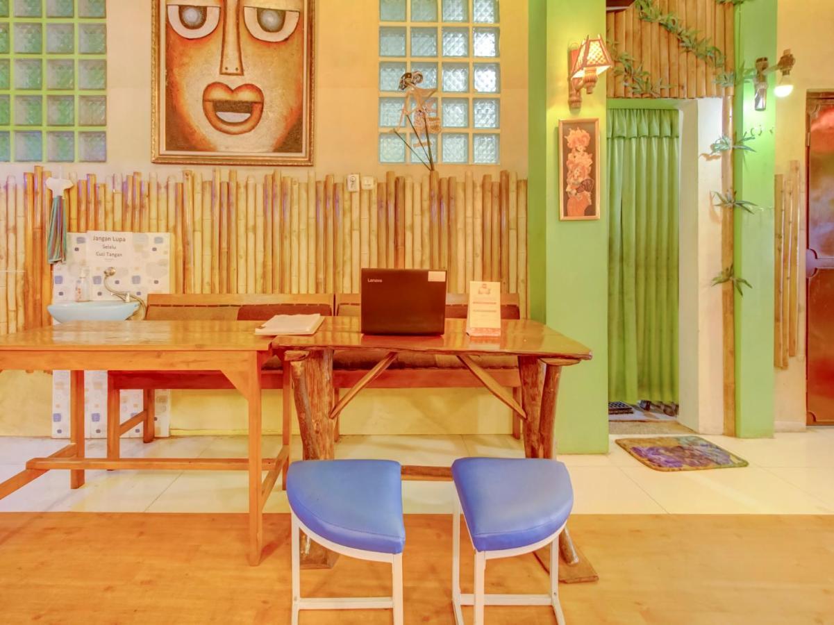 Oyo Life 3103 Opo Homestay & Kost Malang Eksteriør billede