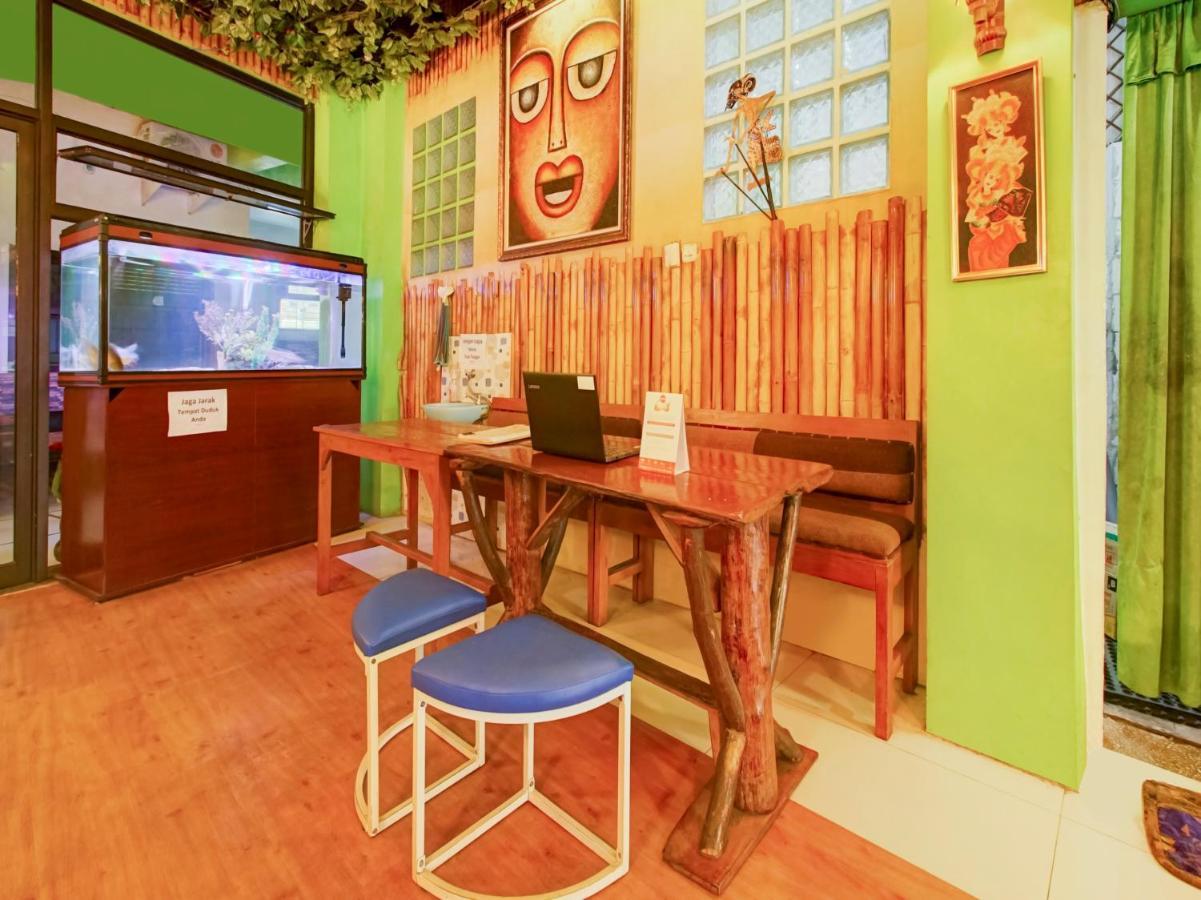 Oyo Life 3103 Opo Homestay & Kost Malang Eksteriør billede