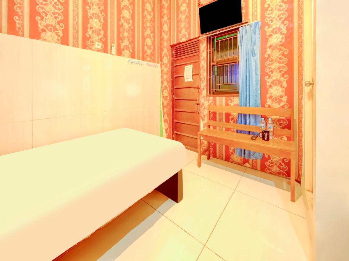 Oyo Life 3103 Opo Homestay & Kost Malang Eksteriør billede