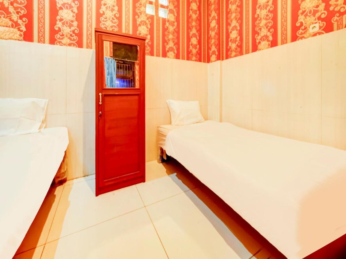 Oyo Life 3103 Opo Homestay & Kost Malang Eksteriør billede