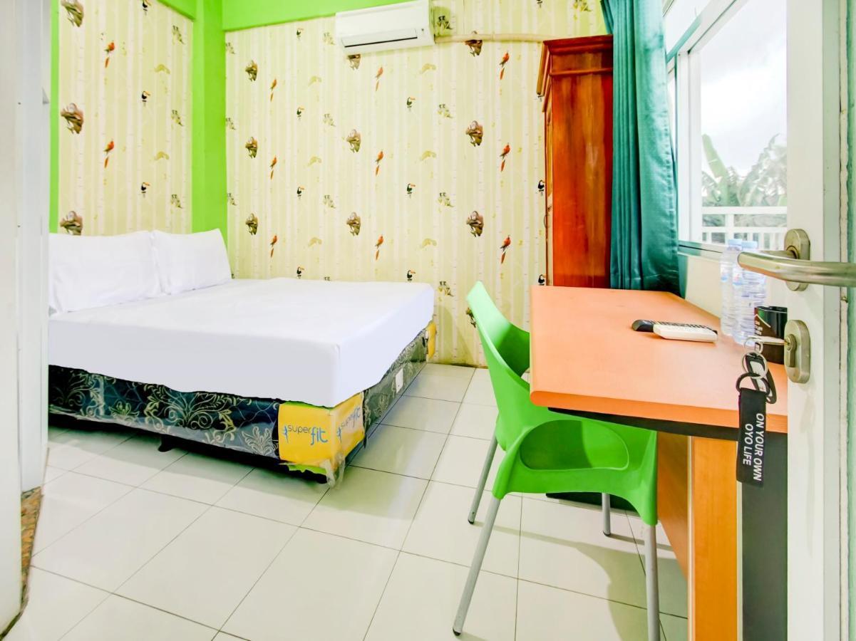 Oyo Life 3103 Opo Homestay & Kost Malang Eksteriør billede