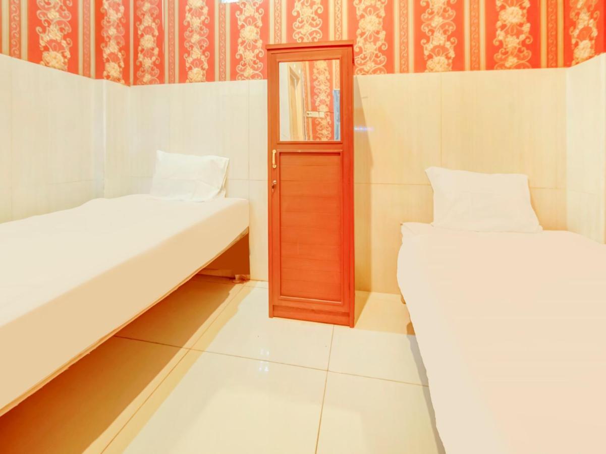 Oyo Life 3103 Opo Homestay & Kost Malang Eksteriør billede