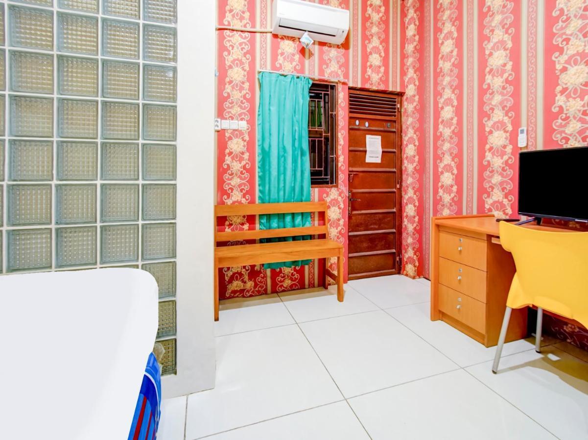 Oyo Life 3103 Opo Homestay & Kost Malang Eksteriør billede