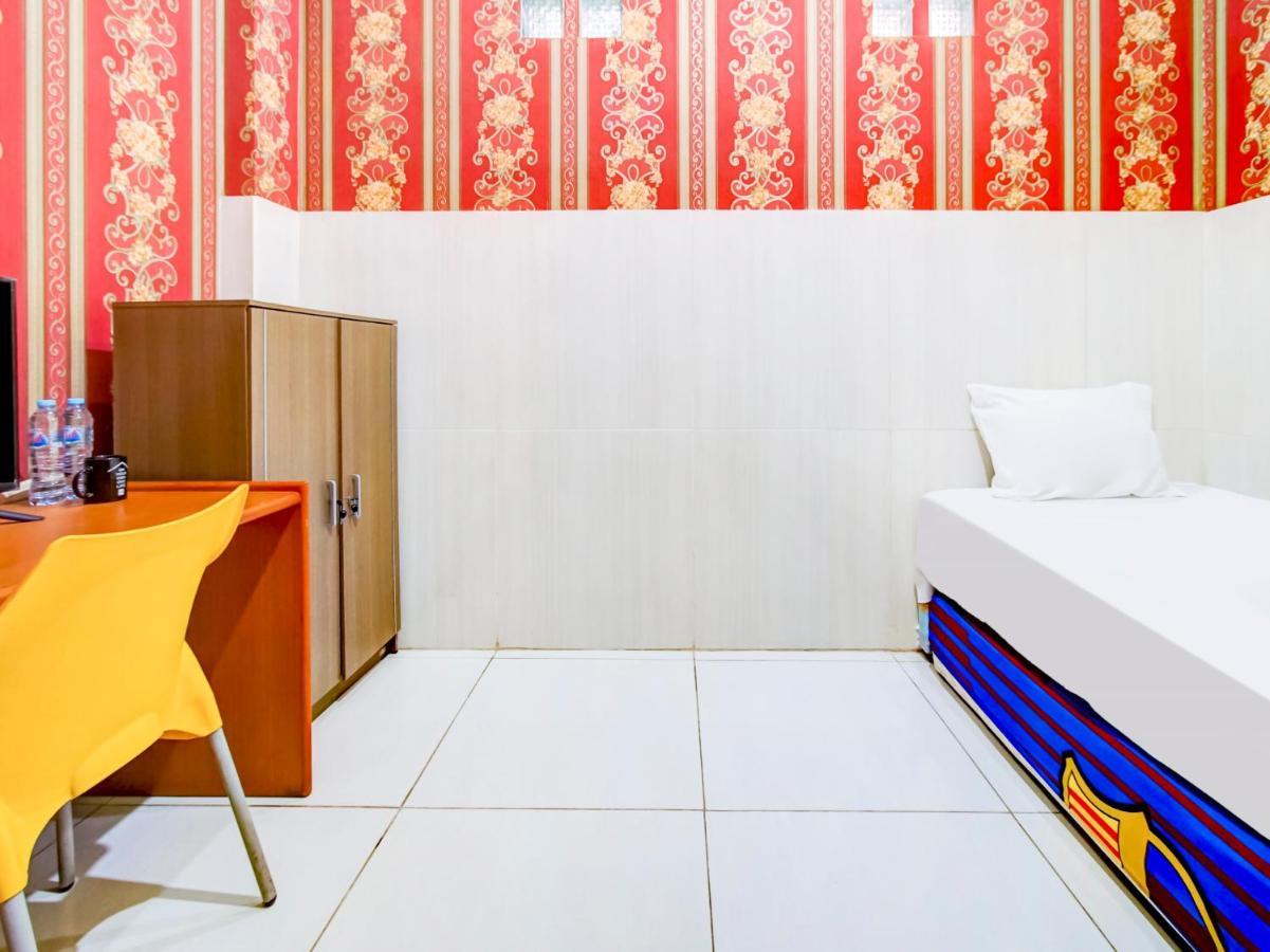 Oyo Life 3103 Opo Homestay & Kost Malang Eksteriør billede