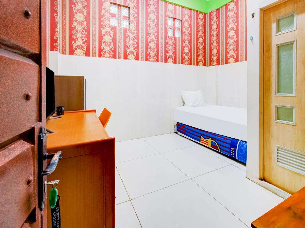 Oyo Life 3103 Opo Homestay & Kost Malang Eksteriør billede