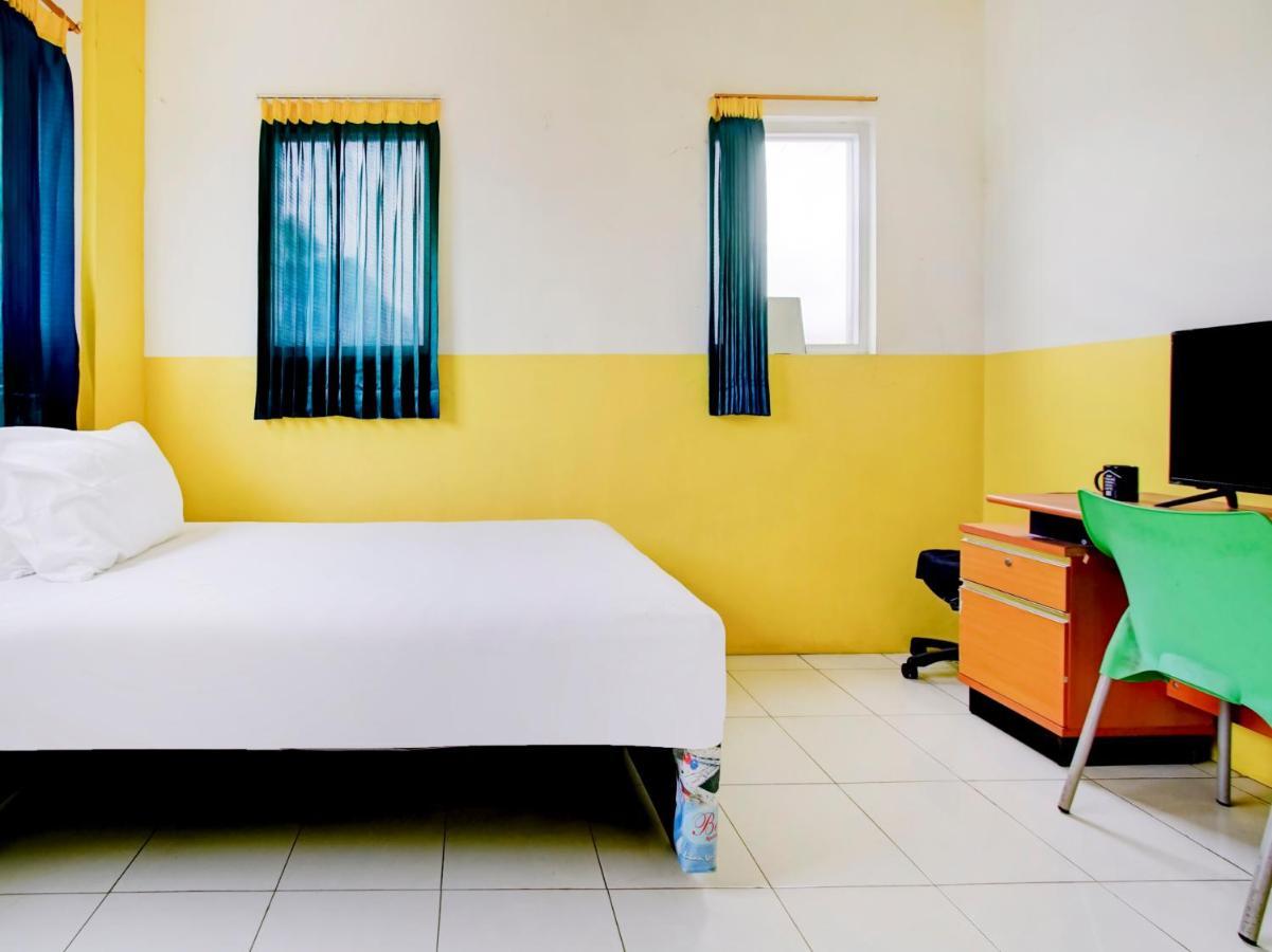Oyo Life 3103 Opo Homestay & Kost Malang Eksteriør billede