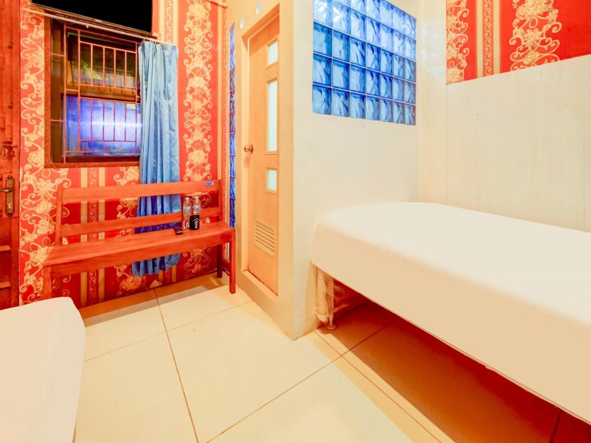 Oyo Life 3103 Opo Homestay & Kost Malang Eksteriør billede